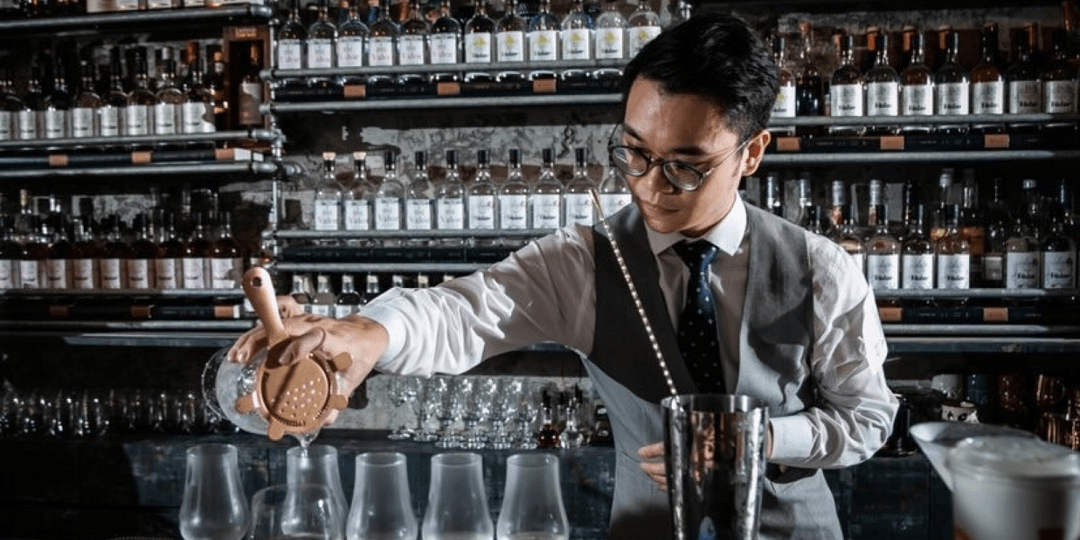 Elmer Chen: Expert in crafting classic and unique flavored cocktails