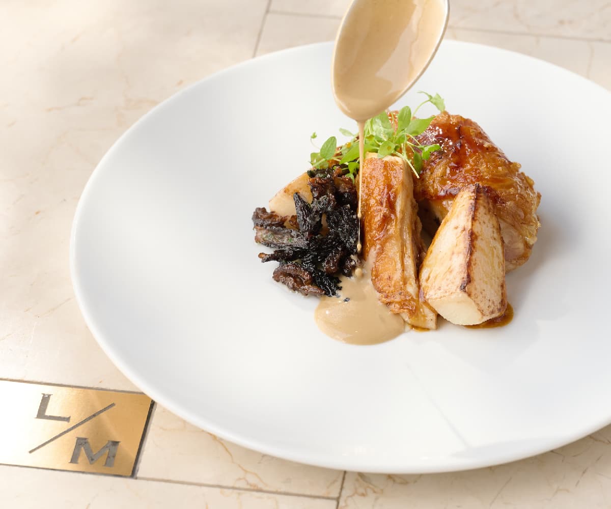 Le Côté LM launches new autumn menu, "Feast of the Forest", one of the cusine "CHICKEN, MOREL, SAUCE "CHÂTEAU CHALON"