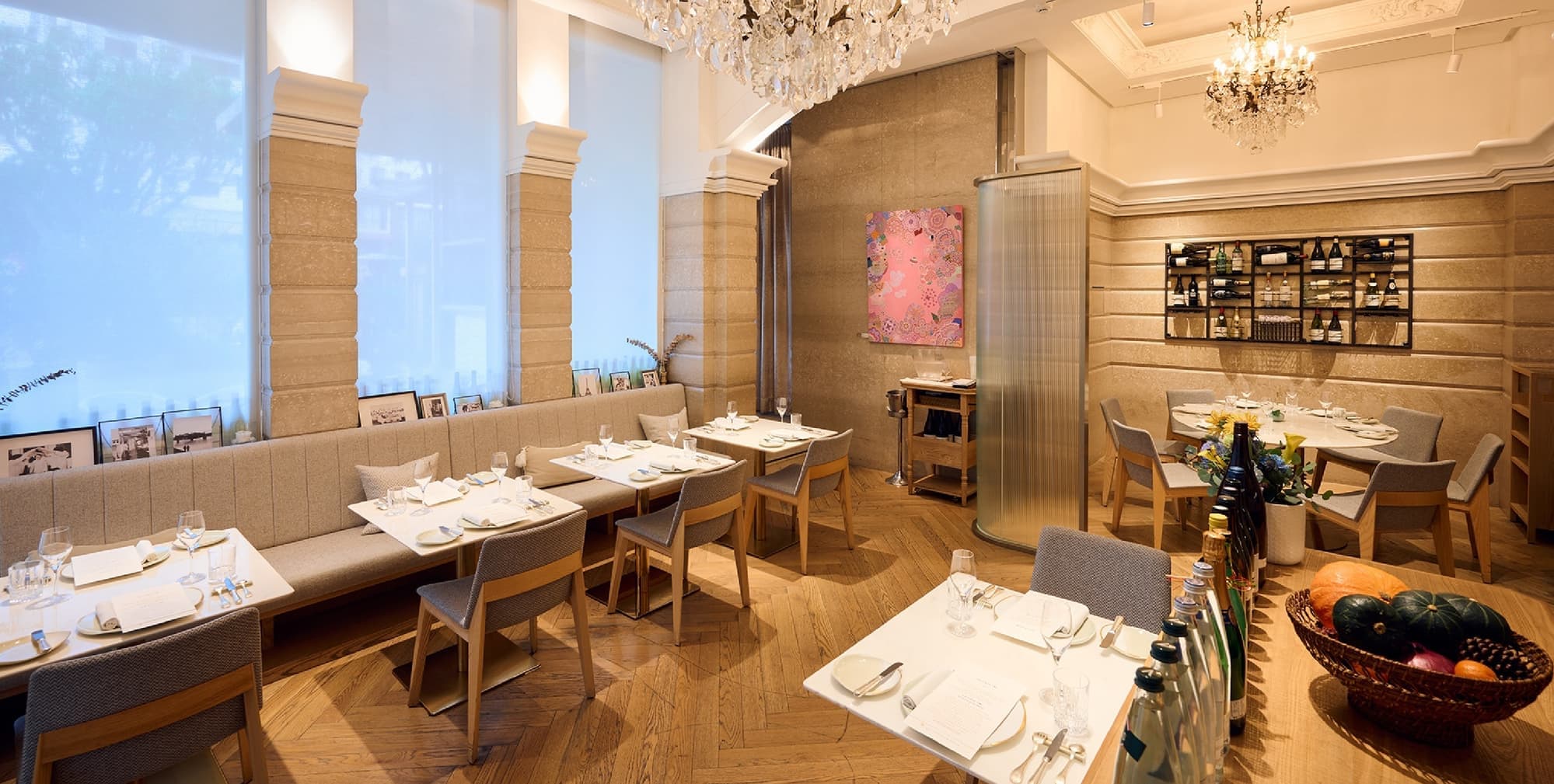Le Côté LM, a French restaurant in Taichung, offers private party services for weddings, business gatherings, corporate year-end or spring banquets, teacher appreciation dinners, and wine-pairing events. Chef Fang Po-Yen crafts exclusive dishes, while professional sommelier Campbell curates wine pairings. Weekday bookings start at $45,000, and weekends at $55,000. Contact us via official LINE for inquiries.