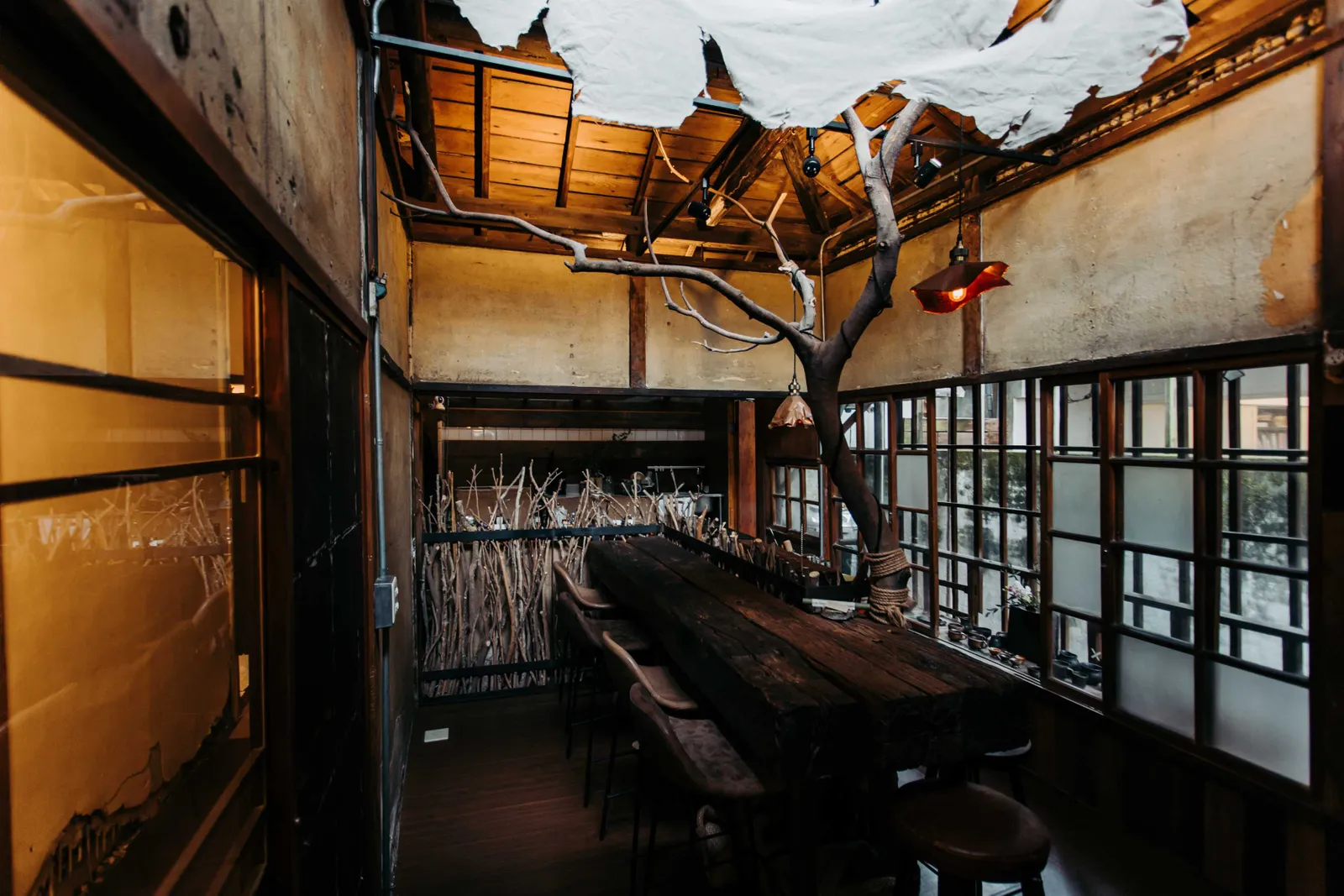 Vogue:abvless reflects the wabi-sabi worldview of "imperfection, incompleteness, and impermanence.”